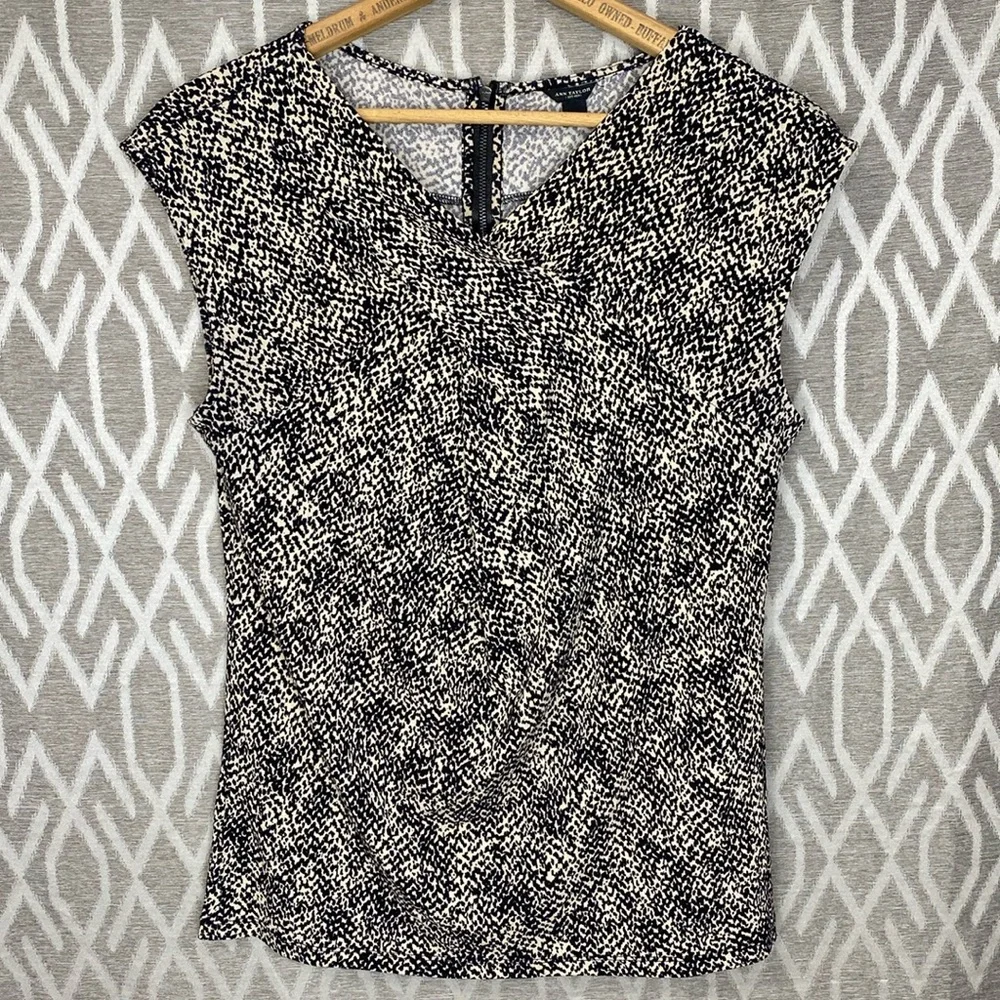 Ann Taylor Snake Print Blouse with Exposed Zipper Accent Black & Tan Size: Large